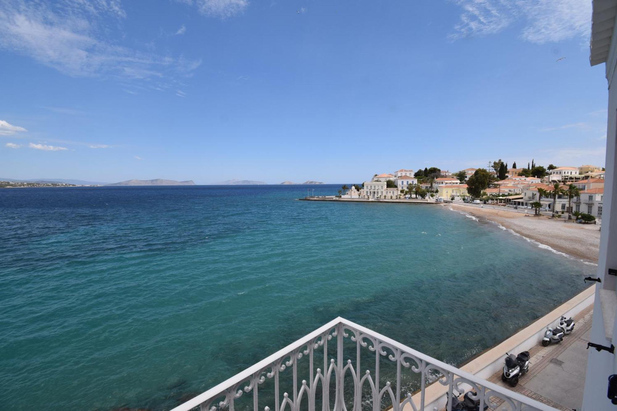 Aurora - & - * Spetses Town