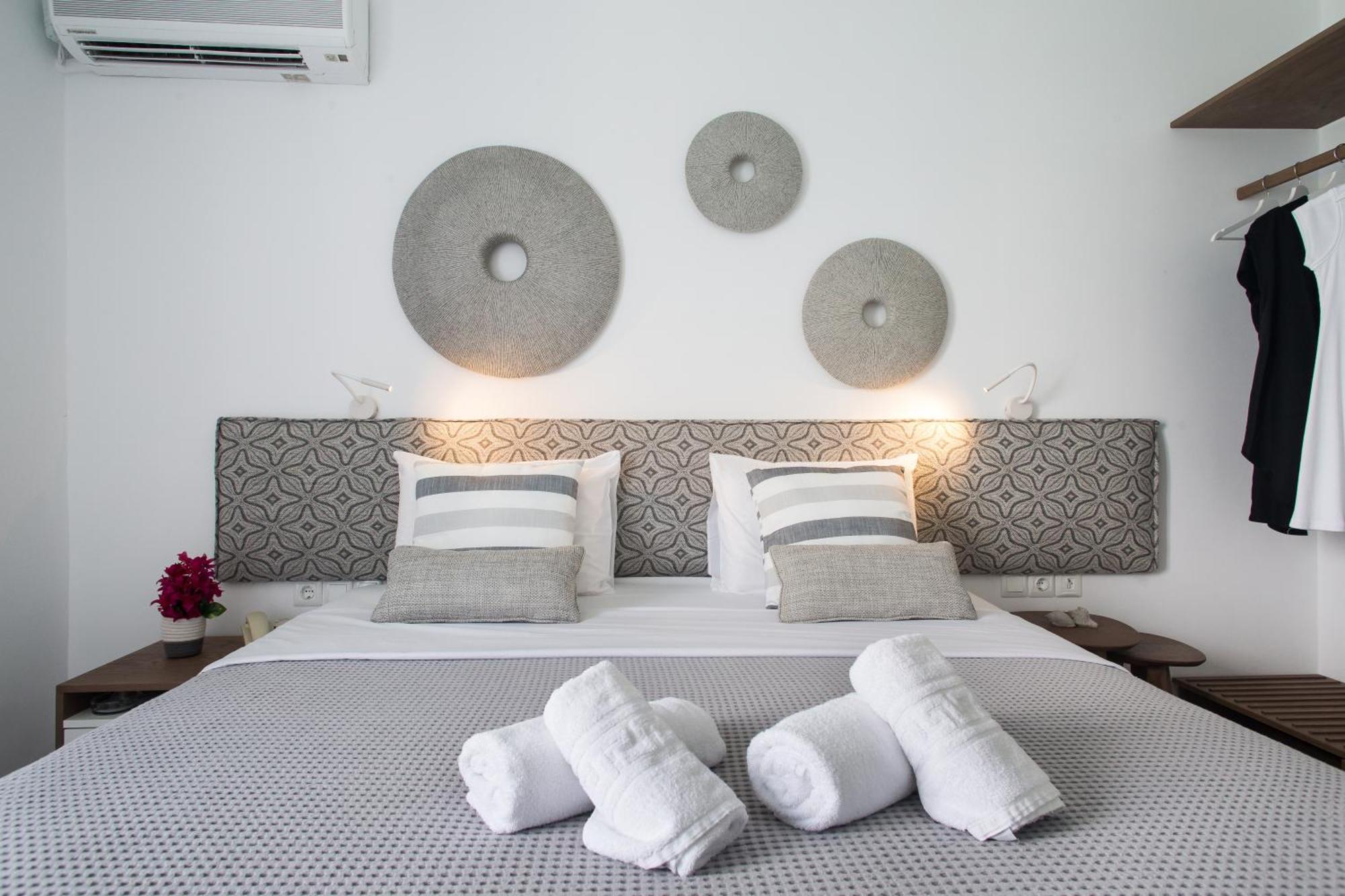 Aurora - & - Spetses Town