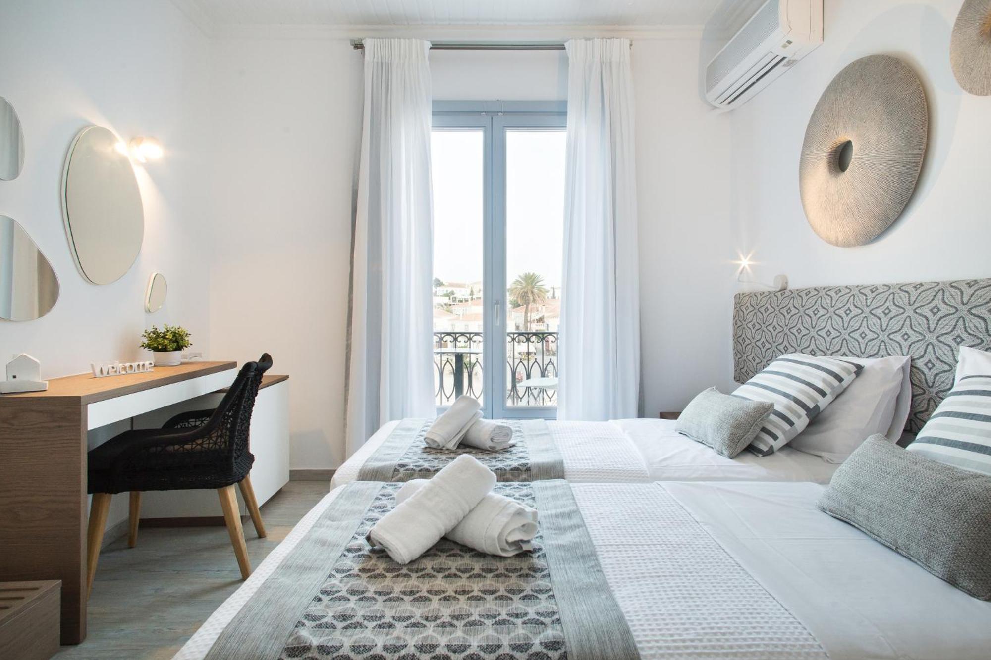 Aurora - & - Spetses Town