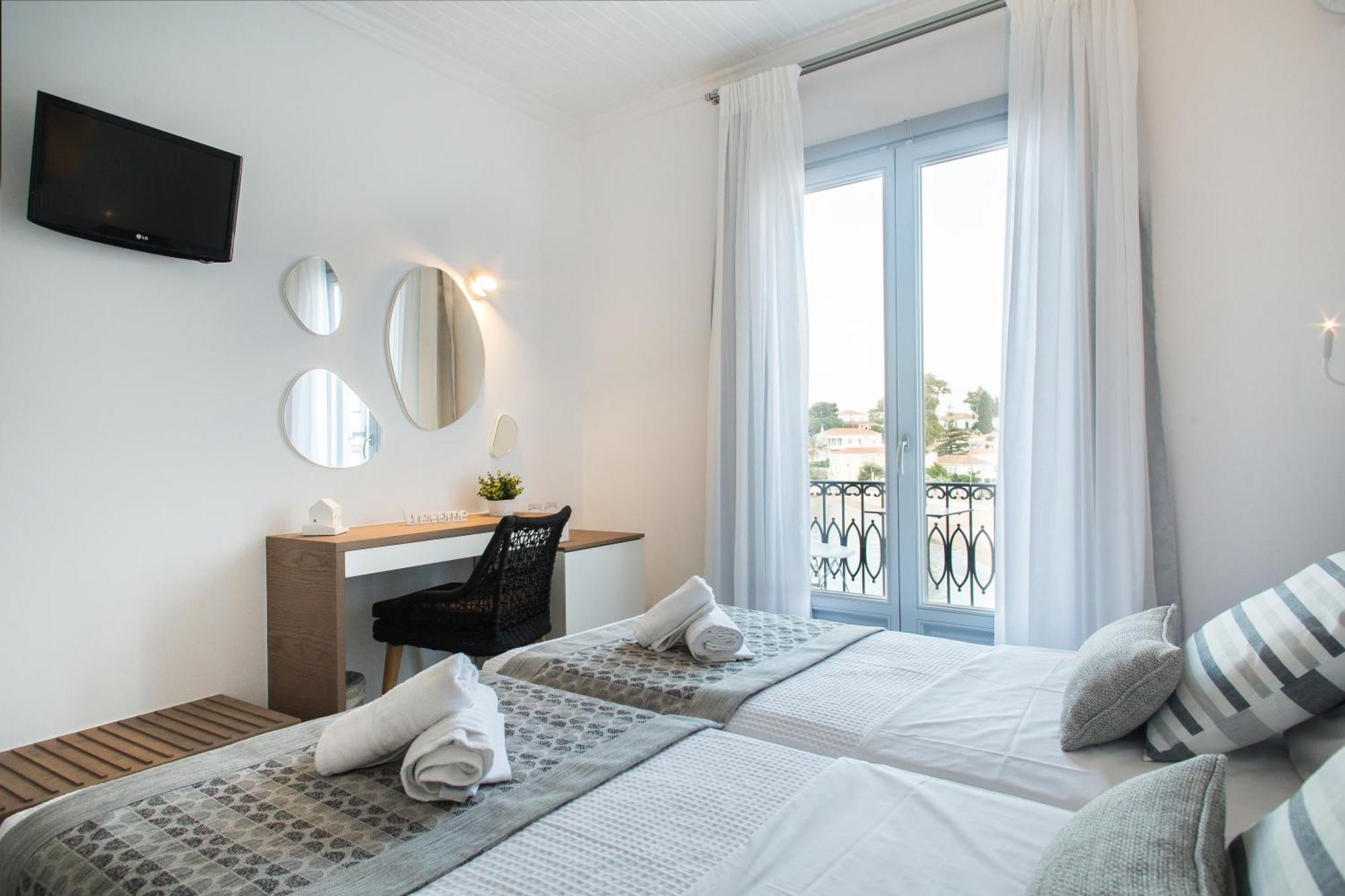 Aurora - & - * Spetses Town